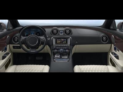 China Answer Calls Apple CarPlay Interface For Jaguar XJ 8 Inch HARMAN Playing Music for sale