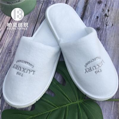 China Disposable 100% Polyester Terry Velor Velvet Slipper Closed Toe High Quality Soft and Comfortable Slipper for sale