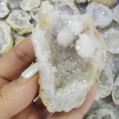 China Wholesale High Quality China Nature White Agate Geodes Healing Stones Crystals For Healing Gift Box for sale