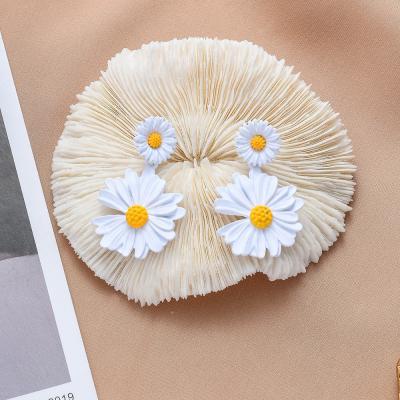 China VEROMCA Daisy Stud Earrings Fashion Women's Jewelry Flower Earrings Asymmetric Korean CLASSIC for sale