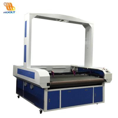 China Laser CUTTING Top CCD Camera Asynchronous CO2 Laser Cutting Machine For Embroidery / Sports Jersey / Various Soft Fabric for sale