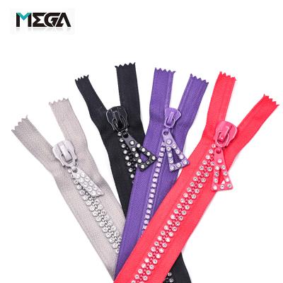 China Fashionable Diamond Plastic Rhinestone Zipper High Quality Zipper High Quality Design Custom Resin Zipper for sale