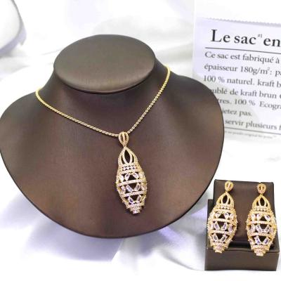 China Tabora Jewelry Wholesale Trendy Dubai Jewelry Sets Copper 18k Gold Plated Zircon Luxury Necklace Pendant Earring Set Accessories for sale