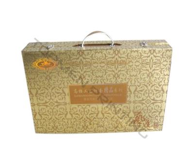 China Wholesale Recyclable Customized Cardboard Mini Suitcase Gift Box With Metal Handle for sale