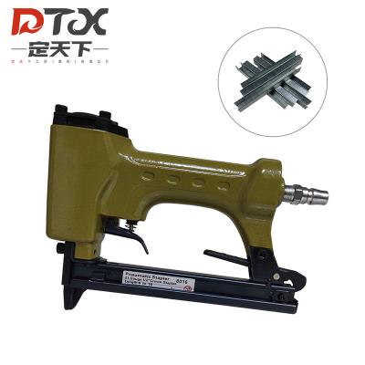 China Hot Selling DTX Furniture Quality Sofa Air Staples Gun Professional Small Crown Stapler 8016 Pneumatic Nail Gun 100pcs for sale