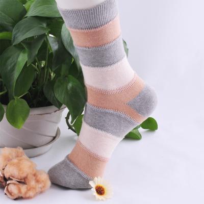 China QUICK DRY No Dye No Bleach Natural Sport Sock Yarn Green Cotton Antibacterial Socks for sale