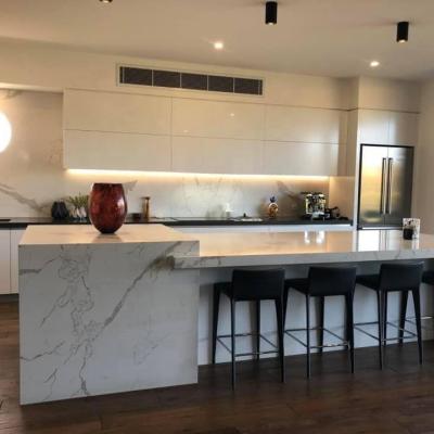 China Gray Design Customized Calacatta Vanity Countertop Calacatta Quartz Slabs Countertop Durable Modern White Stone for sale