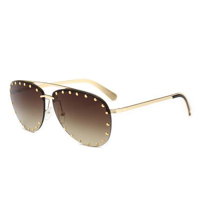 China High quality men women uv400 new design fashion sunglasses rivet metal fashion pilot sunglasses for sale