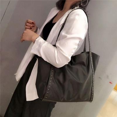 China Guangzhou Fashion Women's Fashion Large Capacity Nylon Waterproof Women's Handbag Factory Purchasing Tote Bag With Studs SH1349 for sale