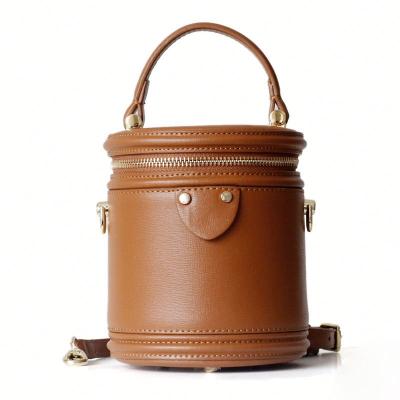 China Fashion EMG6216 Cylindrical Shape Wholesale Designer Genuine Leather Bags Women Genuine Round Round Bucket Bag for sale