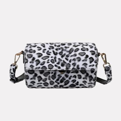 China The Other Cross 2022 - YIMYIK High Quality Designer Winter Furry Women Shoulder Bags Leopard Plush Ladies Pincushion Body Bags for sale