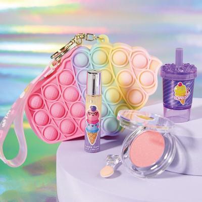 China Compacto juego de maquillaje para niños juguete dulce pop it bolso Kit de maquillaje encantador en venta