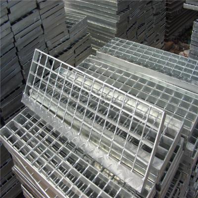 China Industrial Hot Dip Galvanized Outdoor Metal Grating Stair Tread for sale