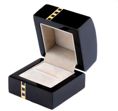 China Recyclable& Handmade High End Shiny Black Premium Lacquer Wood Ring Box Jewelry Box for sale