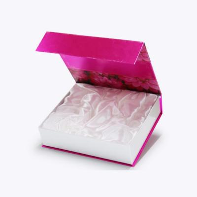 China Custom Luxury Printing Recycled Materials Cardboard Paper Cosmetic Boxes Packaging Magnetic Box With Silk Inner for sale