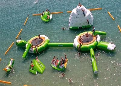 China Parque flotante inflable gigante amarillo del agua con el material de la lona del PVC de 0.9m m en venta