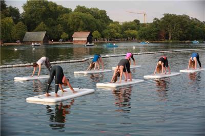 China Berufsyoga, das Matten-aufblasbares feuerbeständiges für sportlichen Wettbewerb schwimmt zu verkaufen