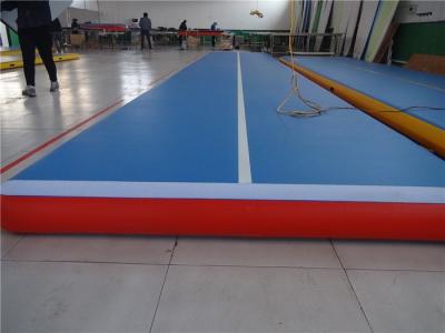 Chine Le tapis gonflable de rebond de club gymnastique, aèrent la pro durée de longue durée de voie de dégringolade à vendre