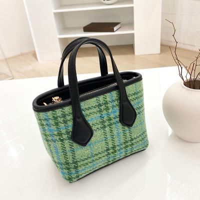 China 2021 LAPTOPS new hot sale woolen plaid Tote Bags for women for sale