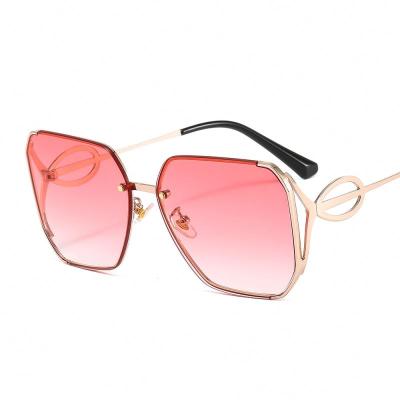 China Wholesale Fashion Rimless Design Ocean Color Sunglasses Shape Oversized Sun Glasses For Women for sale