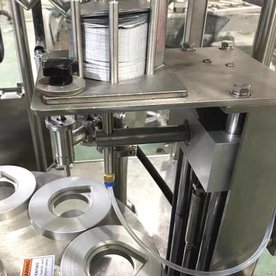 China Máquina automática de llenado y sellado de tazas 3000-4000pcs/H 220V/50HZ fuente de alimentación en venta