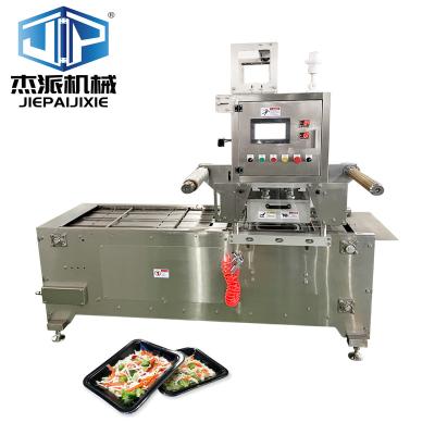 China Automatische tray skin verpakkingsdichtmachine voor gebakken noedels verpakking verpakkingsvorm tray/bowl/container toegepast bereik 2100×900×1700mm Te koop