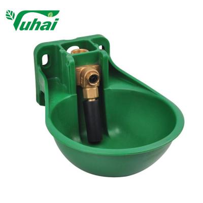 China PP Material Animal Feeding Tools 2.6L Drinking Bowl For Hose / Cow for sale