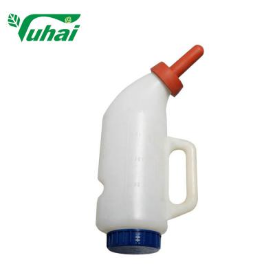 China 2.5L Animal Feeding Bottle With Teats PE Material 0.3kg Light Weight for sale