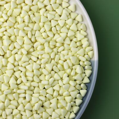 China Festive & Wholesale Price Latest Design Triangle Party Matte Green Color Bake Ingredients Edible Decoration Sprinkles Candy For Cake Decoration for sale