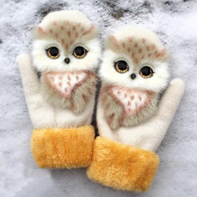 China Dropshipping 2021 Fashion Winter Gloves Women Pattern Glove Warm Animal Plush Knitted Glove For Women for sale