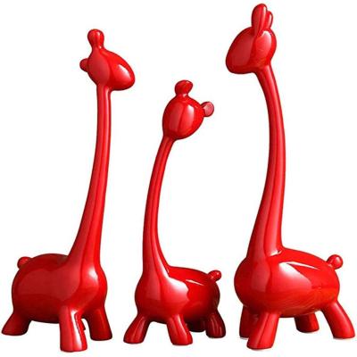 China Red Lovely China Cartoon Animal Ornaments Life Size Giraffe Statue For Gifts for sale