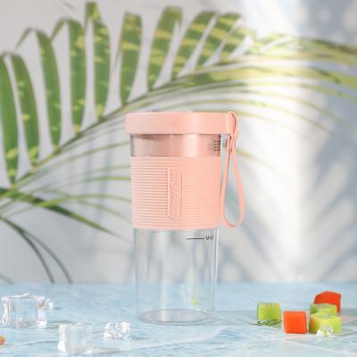 China Wholesale Blender 2000mAh Easy Handling Cheap Waterproof Electric Portable Juicer Cups Juicer Plastic Bottle for sale