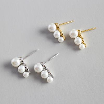 China Three Pearl 925 Sterling Silver Stud Earring Minimalist Freshwater Silver Inlaid Stud Earring for sale