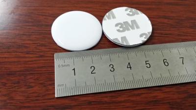 China Chip NFC-NTAG213 auf Metall RFID etikettiert klebrige Hauben-Scheinart 30 Millimeter-Kreis zu verkaufen