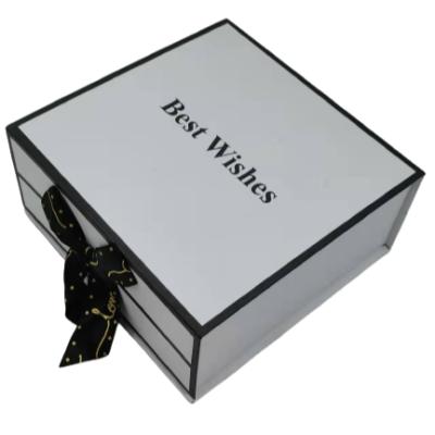 China Recyclable Wholesale Price Pack Black Bottom Gift Box With Magnetic Lid for sale