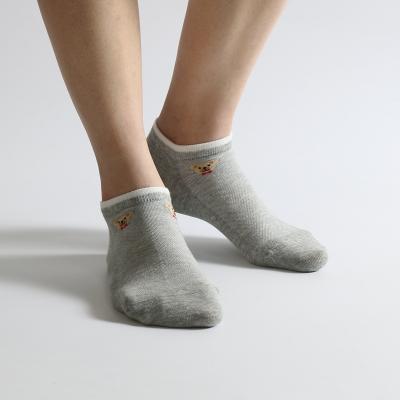 China Sporty Popular Bear Jacquard Hand Binding CottonTeen Girl SocksWomens Combed Ankle for sale