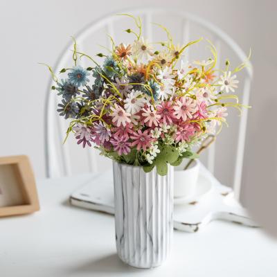 China New Silk Little Daisy Peacock Arrangement Home Decoration Simulation Flower Flowers European North American Flower Package for sale