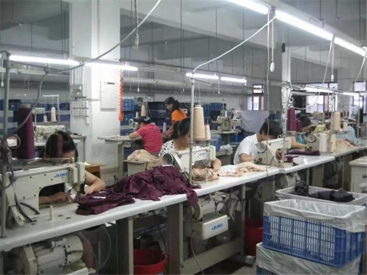 Verified China supplier - Guangzhou Zengcheng District Easy Trade Warehouse Clothing Firm