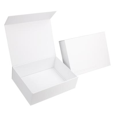 China Recyclable White Rigid Hard Cardboard Gift Box Magnetic Box With Closing Lid Folding Magnetic Box for sale