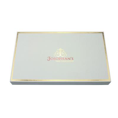 China Recyclable Valentine Assortment Cardboard Chocolate Golden Paper Box With Plastic Insert for sale