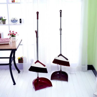 China Home Lobby Standing Upright Handles Sweep Broom and Dustpan Set for sale