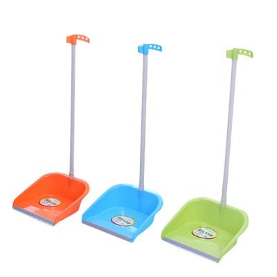 China High Quality Multicolor Home Floor Cleaning Tool Dustpan With Plastic Handle for sale