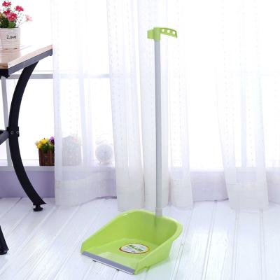 China Factory Direct Selling Home Cleaning Tool Home Field Cleaning Plastic Dustpan With Handle for sale