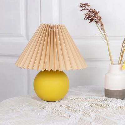 China Modern Art Decor Dining E27 Fabric Fast Delivery European Hotel Living Room Bed Side Table Lamps for sale