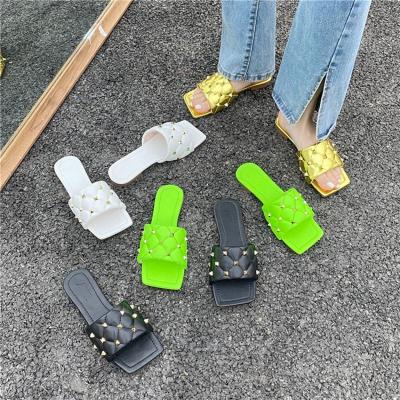 China 2021 Summer Fancy Customization Rivet Beach Breathable Outdoor Slippers And Square Toe Fat Girls Slippers For Women Shoes for sale