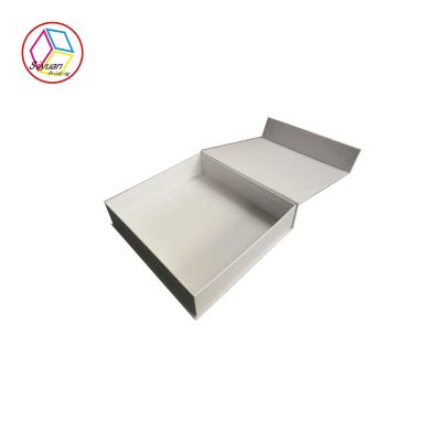 China Rectangular Cardboard Craft Paper Gift Box White Luxury Retail Packaging Box for sale