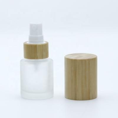 China Frosted Cosmetic Packaging 20ml 30ml Spray Glass Bottle With Wooden Lid for sale