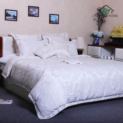 China New Design Mr. 2018 Wholesale Nondisposable Luxury 3d Bedding Set Jacquard Comforters Price Bedding Sheets Quilting Set for sale