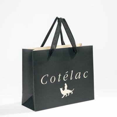 China Eco-friendly Recycled Materials Exquisite Black Cardboard Paper Bag Custom Clothes Gift Bag for sale