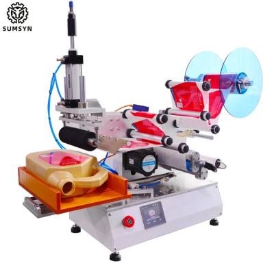 中国 Semi automatic flat labeling machine square bottle etiquetadora plane label applicator for Gallon bottle 販売のため